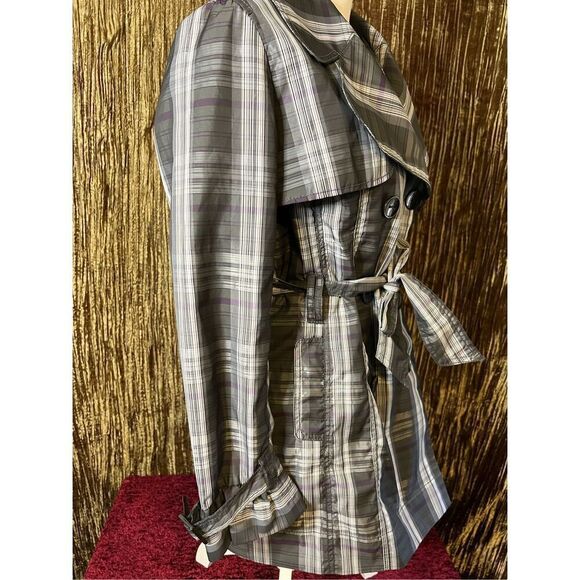 Women’s Plaid Gray/Purple Button Rain Coat MEDIUM - Picture 3 of 10